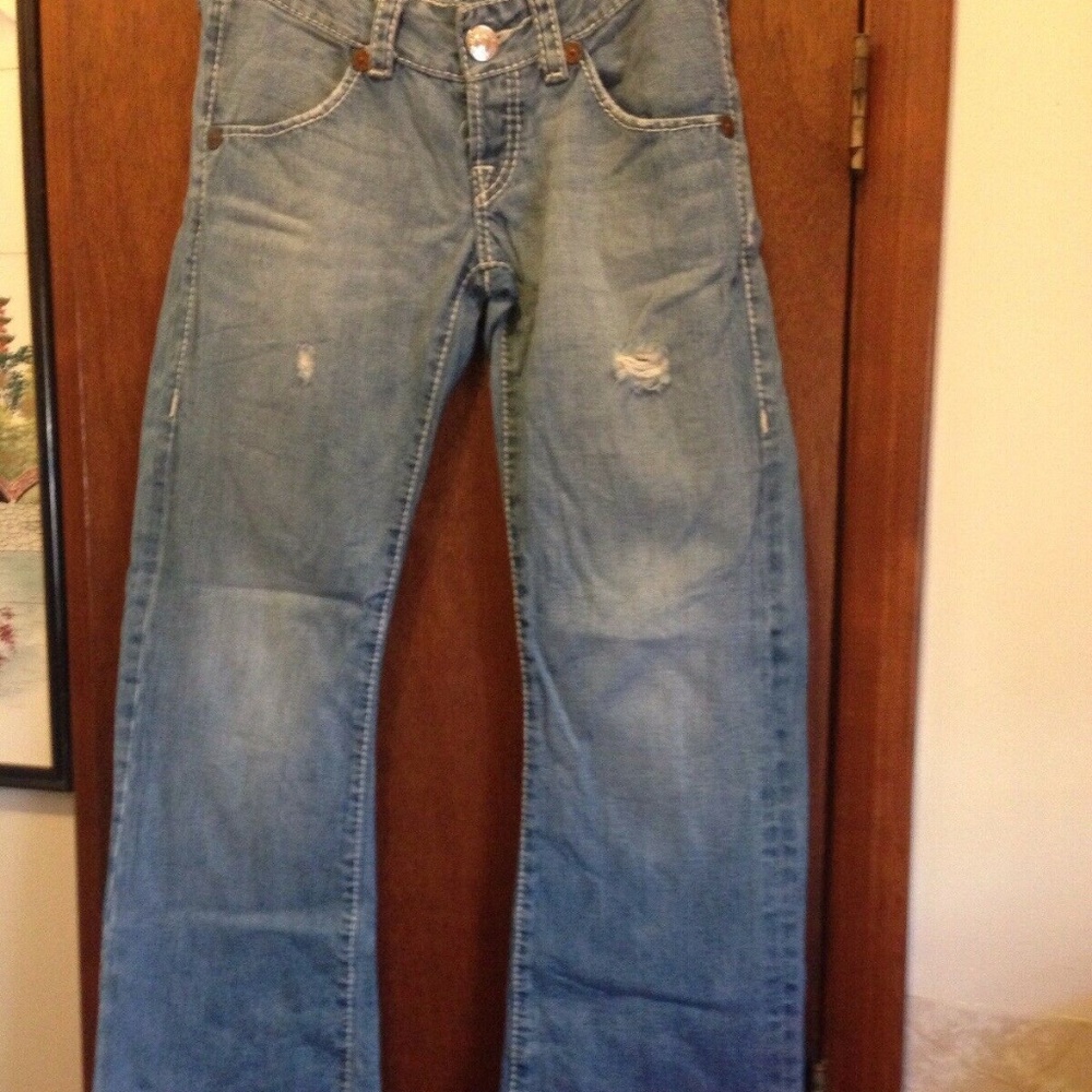 women True Religion Distressed Medium Wash Jean 28